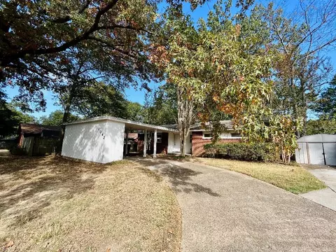 1042 Ivy Rd, Memphis, TN 38117