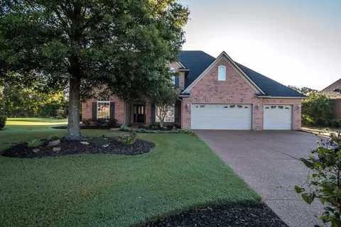 430 Lewis Fairway Cir, Oakland, TN 38060