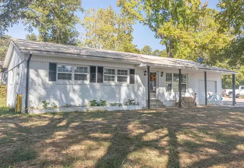 790 Peach St, Selmer, TN 38375