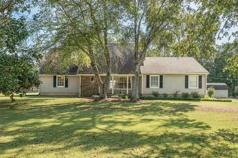 74 W Sweetwater Rd, Byhalia, MS 38611