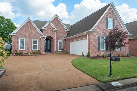654 W Warwick Oaks Ln, Collierville, TN 38017