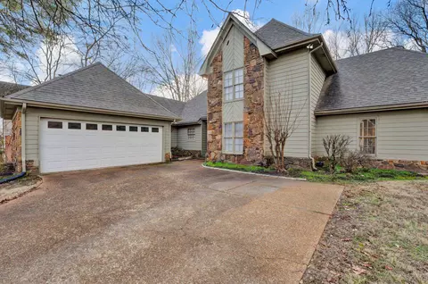 301 Locust Grove Dr, Memphis, TN 38018