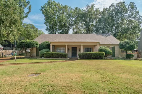 6903 Great Oaks Rd, Germantown, TN 38138