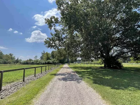 2060 Clay Pond Dr, Oakland, TN 38060