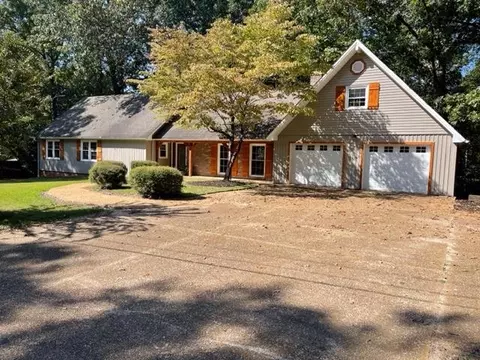 132 Morocco Rd, Bolivar, TN 38008