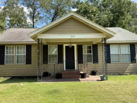 840 S Main St, Covington, TN 38019