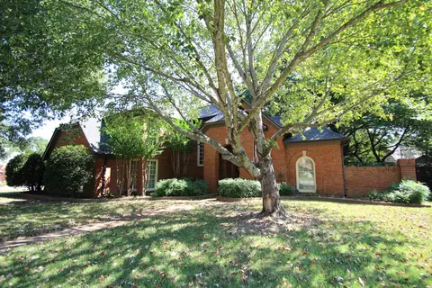 1924 Essexbriar Cv, Memphis, TN 38016