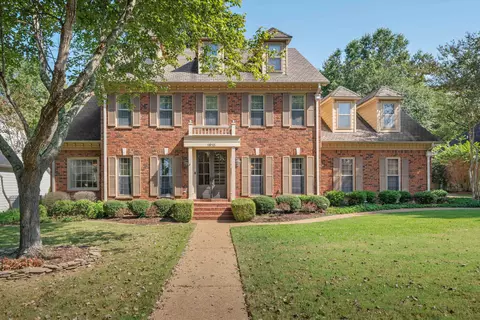 2820 E Levee Oaks Dr, Collierville, TN 38017