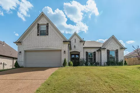 330 Whispering Creek Dr, Oakland, TN 38060