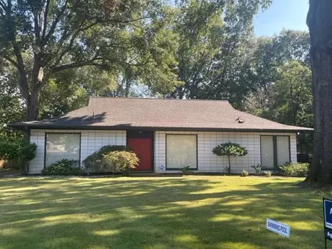 2430 Mackinnon Dr, Memphis, TN 38119