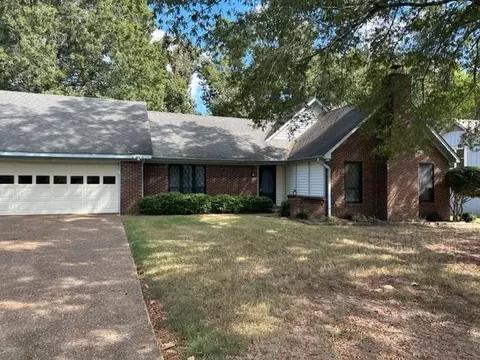 2736 Rockcreek Pkwy, Memphis, TN 38016