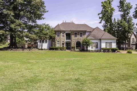 10208 Gillespie Oak Dr, Lakeland, TN 38002
