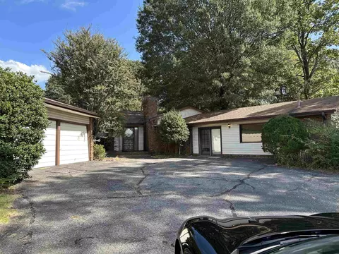 2070 Ridgeway Rd, Memphis, TN 38119