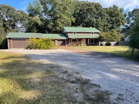 2375 Clifft Rd, Bolivar, TN 38008