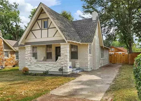 1000 Maury St, Memphis, TN 38107