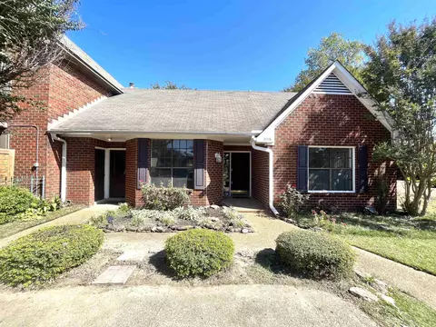 1116 Hunters Lake Dr, Memphis, TN 38018