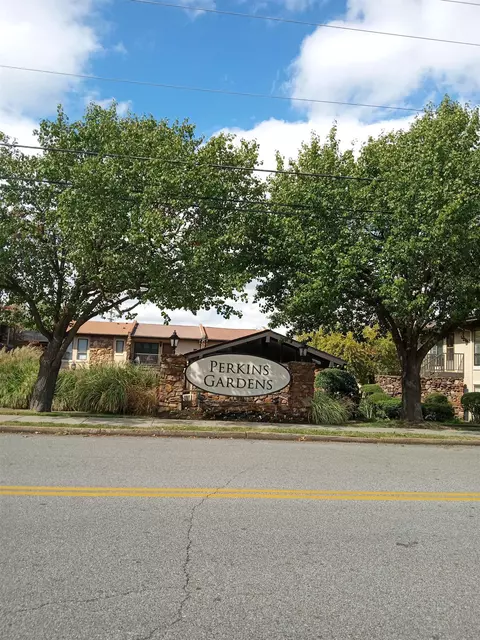 427 S Perkins Rd #427-1, Memphis, TN 38117
