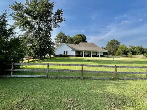 395 Person Rd, Oakland, TN 38060