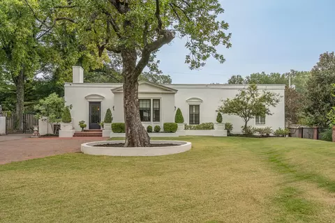 80 E Parkway Pkwy N, Memphis, TN 38104