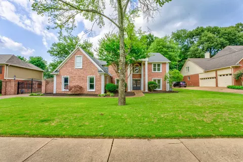 800 Roe Hampton Ct, Collierville, TN 38017