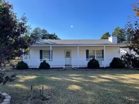 3200 Mecklinburg Dr, Bolivar, TN 38008