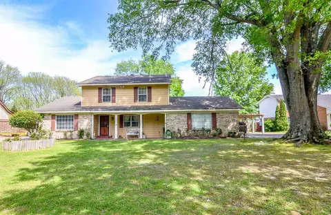 8385 Burning Tree Ln, Memphis, TN 38125