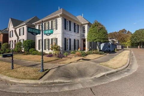 1995 E Arden Oaks Dr, Germantown, TN 38139