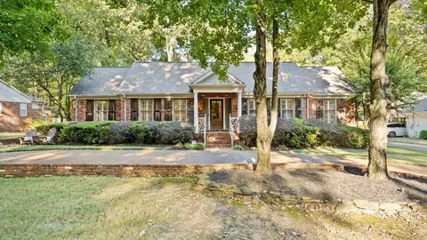 2302 Lochlevin Dr, Memphis, TN 38119