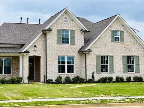 20 Burr Oak Dr, Oakland, TN 38060
