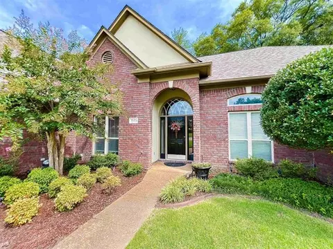 10474 Taos Trail Dr, Lakeland, TN 38002
