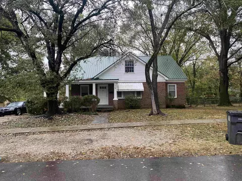 318 N Water St N, Bolivar, TN 38008