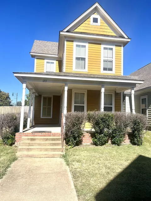 653 Peyton Cir, Memphis, TN 38107