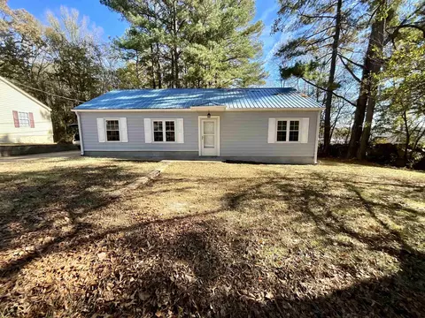 223 Oak St, Selmer, TN 38375