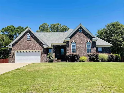 148 Hidden Oaks Dr, Selmer, TN 38375