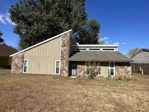 8212 Timber Hill Dr, Cordova, TN 38016