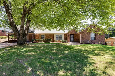 1810 Poplar Estates Pkwy, Germantown, TN 38138