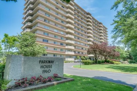 1960 N Parkway Ave #910, Memphis, TN 38112