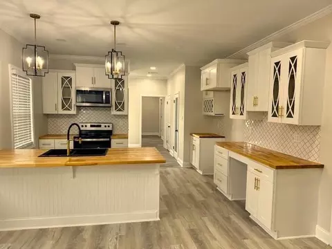 1053 Forrest Ave, Memphis, TN 38105