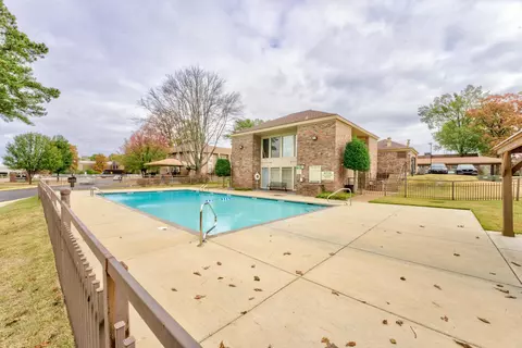 1860 W Poplar Woods Cir #4, Germantown, TN 38138