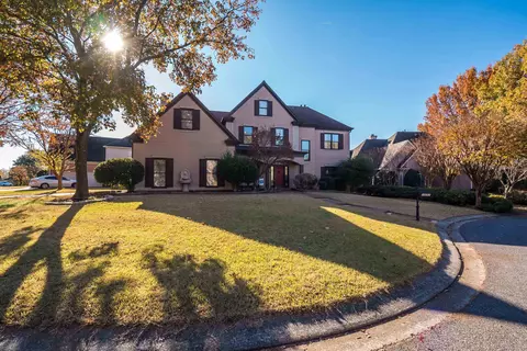 7557 Crystal Lake Dr, Cordova, TN 38016