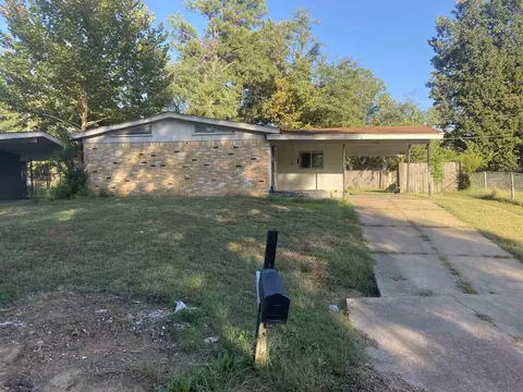 4270 Bow St, Memphis, TN 38109