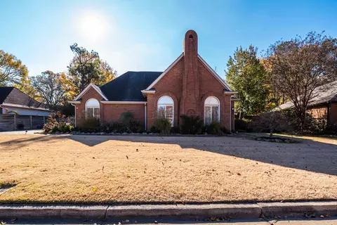 7767 Hunters Run Dr, Germantown, TN 38138