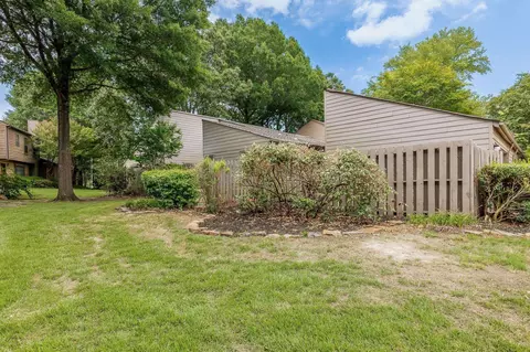 1644 Shadow Moss Ln, Germantown, TN 38138