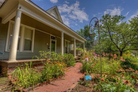 214 S Cox St, Memphis, TN 38104