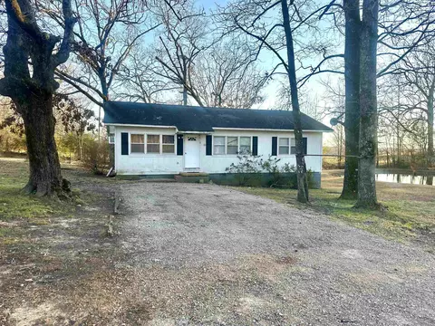 222 Jones St, Selmer, TN 38375