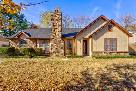 3361 Hallshire Dr, Memphis, TN 38115