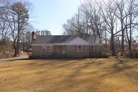 1033 E Poplar Ave, Selmer, TN 38375
