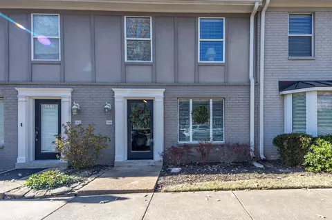 7449 Germantown Sq S, Germantown, TN 38138