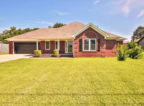 242 Sterling Farm Dr, Atoka, TN 38004