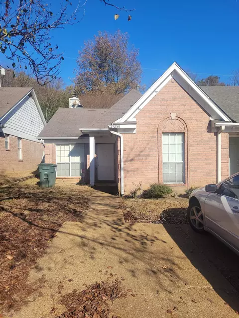 9280 Grove Manor Dr, Memphis, TN 38016